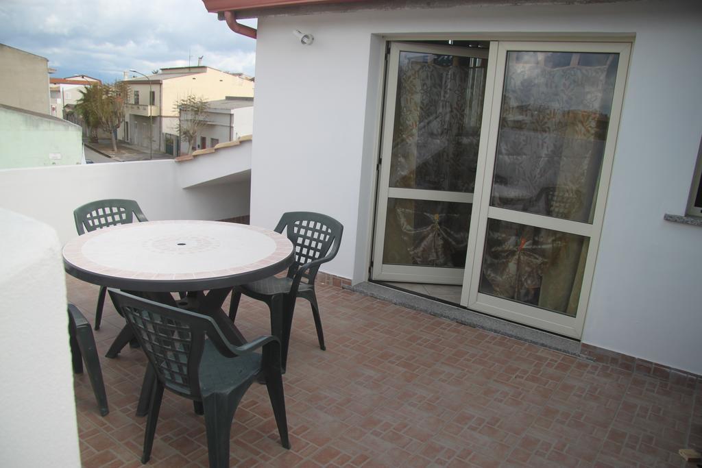 Panta House San Giovanni Suèrgiu Exterior foto